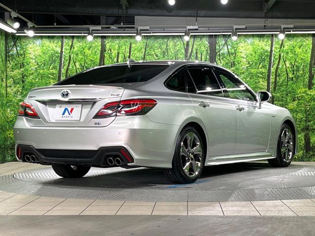 CROWN sedan hybrid
