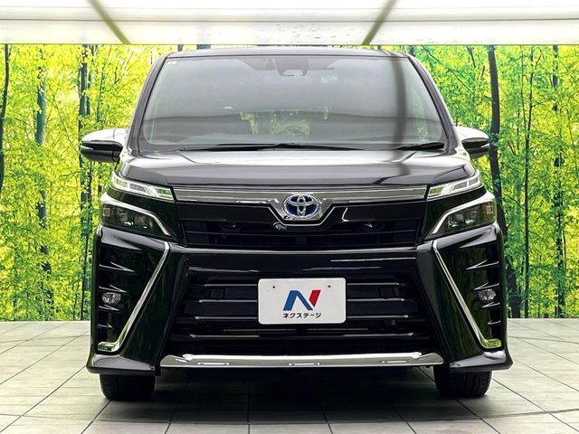 VOXY HYBRID