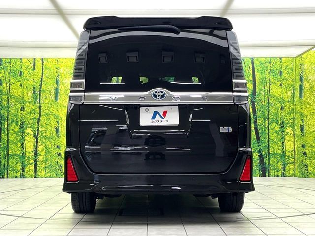VOXY HYBRID