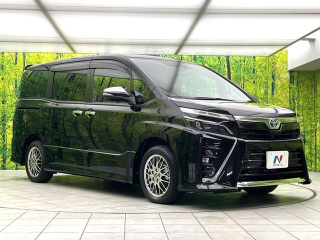 VOXY HYBRID