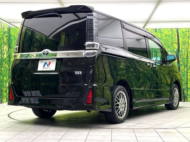 VOXY HYBRID