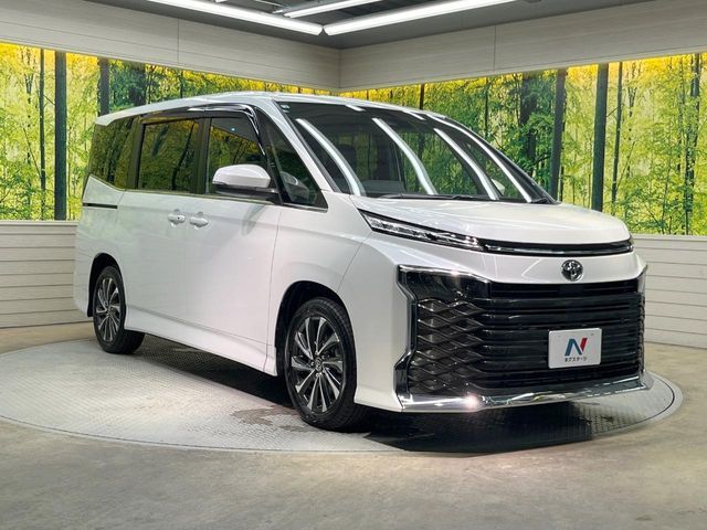 VOXY HYBRID