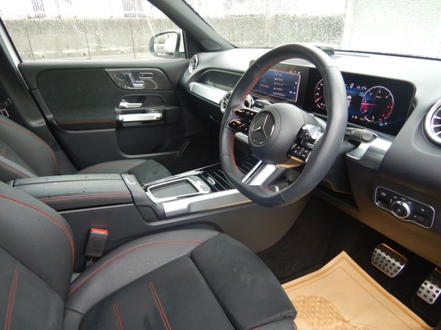 MERCEDES BENZ GLB
