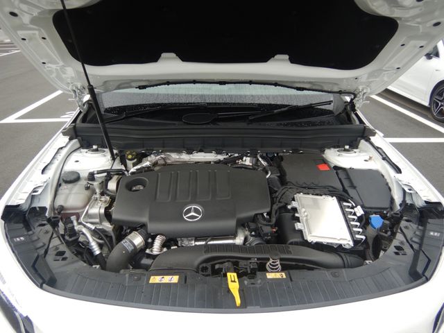 MERCEDES BENZ GLB