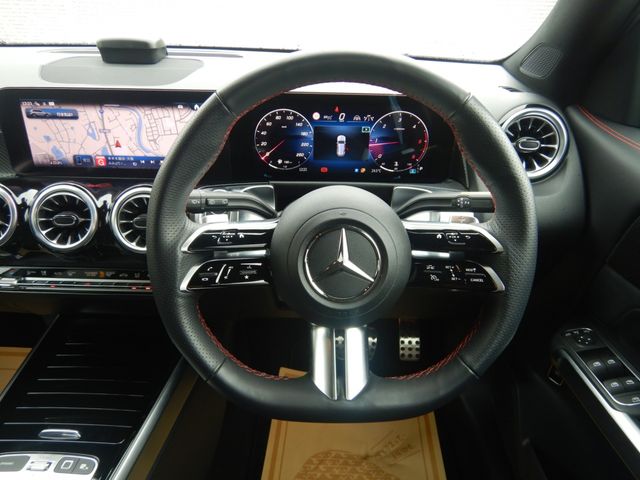 MERCEDES BENZ GLB