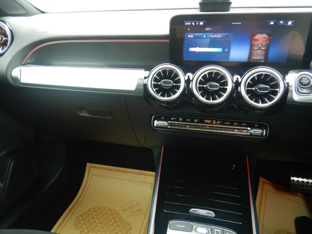MERCEDES BENZ GLB