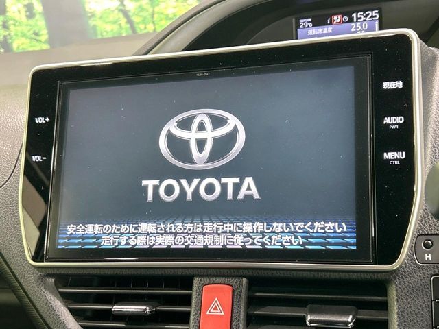 VOXY HYBRID