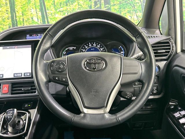 VOXY HYBRID