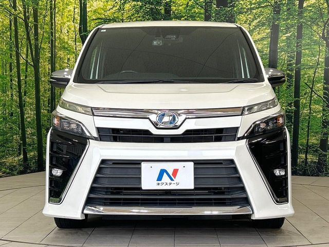VOXY HYBRID