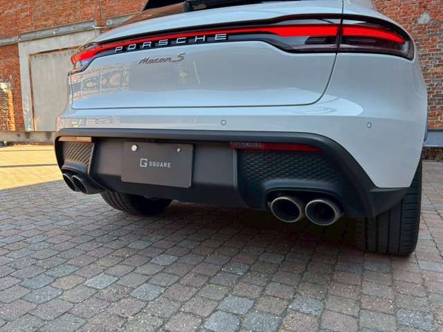 PORSCHE Macan