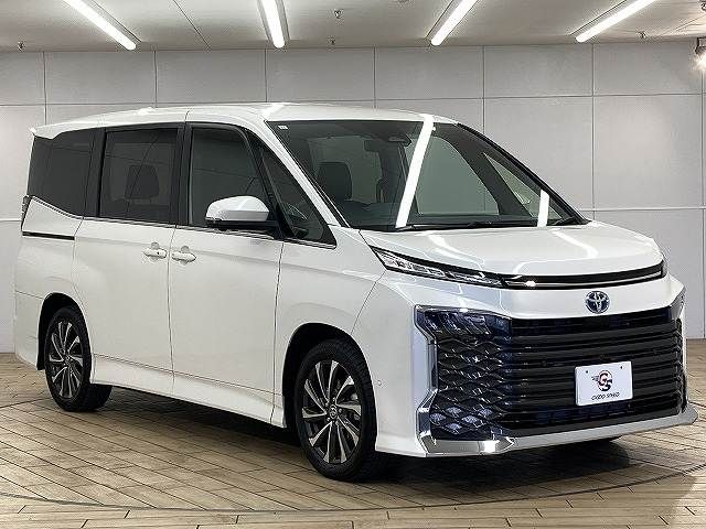 VOXY HYBRID