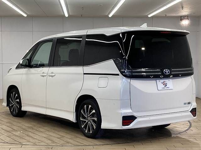 VOXY HYBRID
