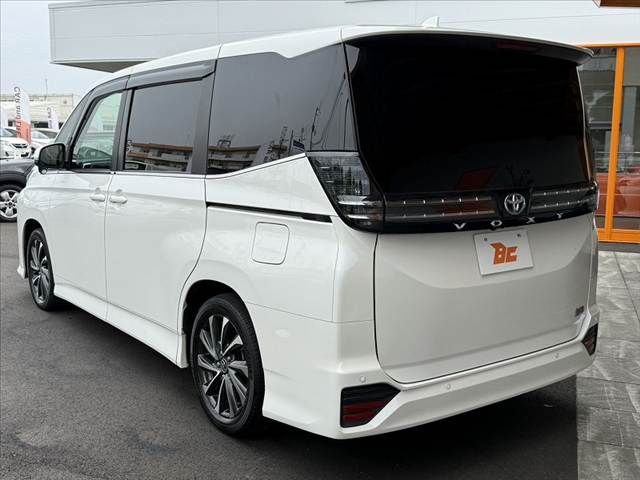 VOXY HYBRID