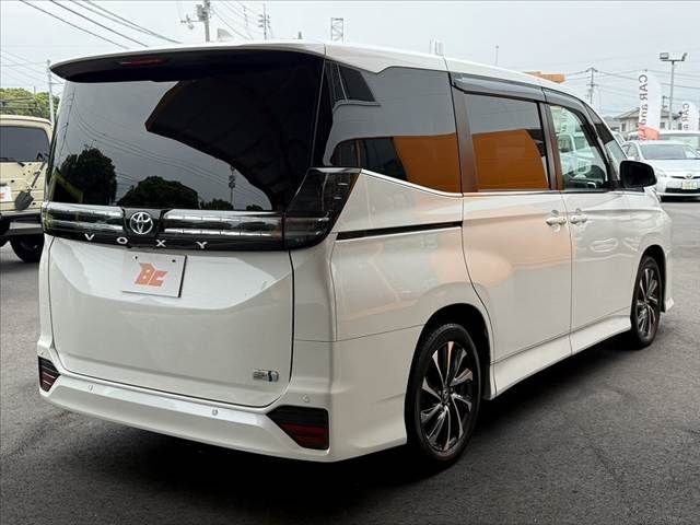 VOXY HYBRID