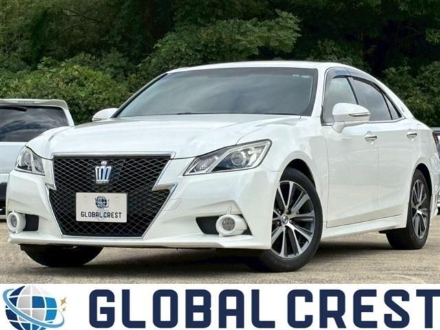 CROWN sedan