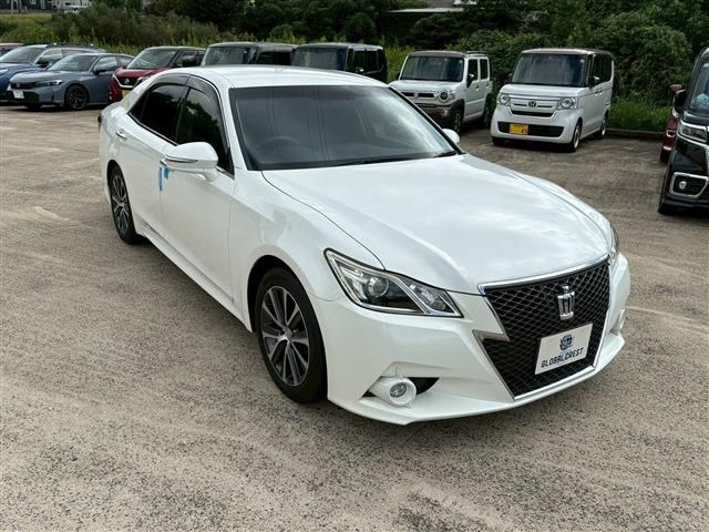 CROWN sedan