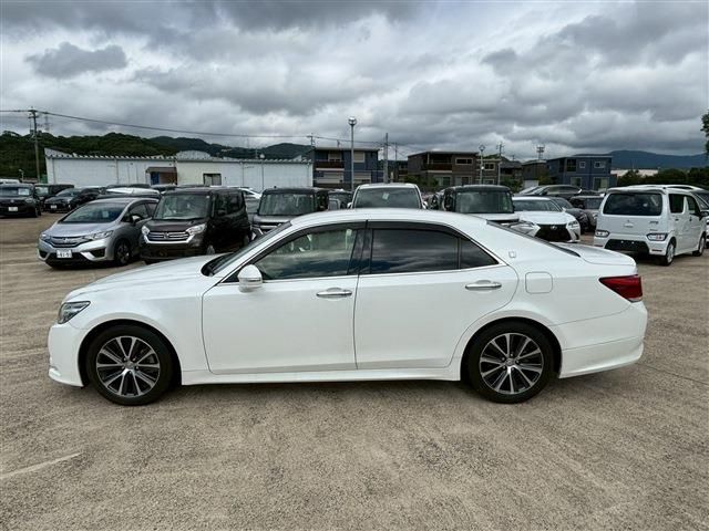 CROWN sedan