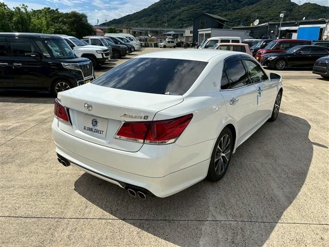 CROWN sedan