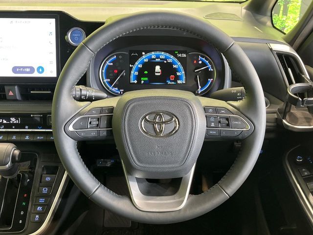 VOXY HYBRID