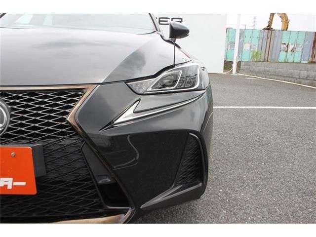 LEXUS IS300