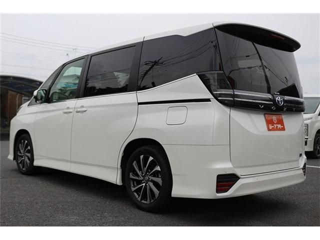 VOXY HYBRID