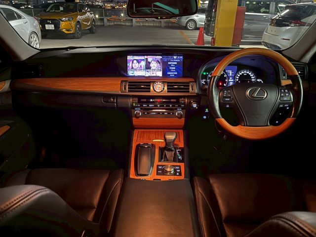 LEXUS LS460