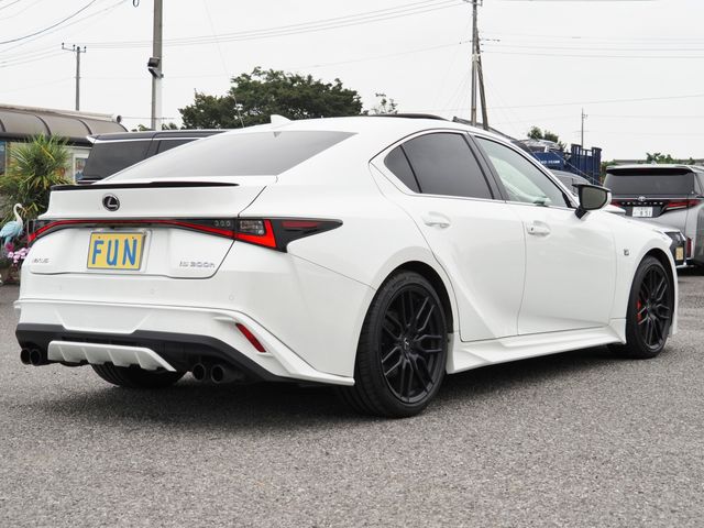 LEXUS IS300h