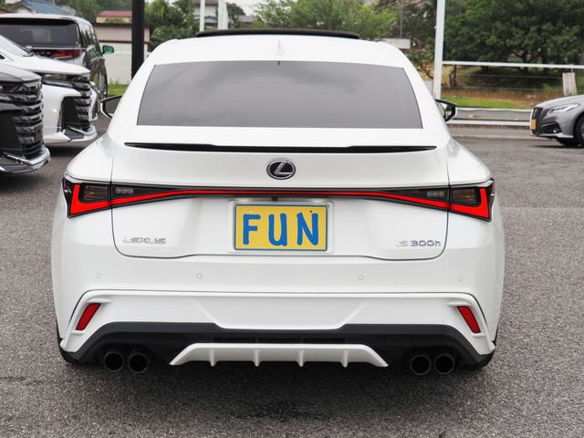 LEXUS IS300h