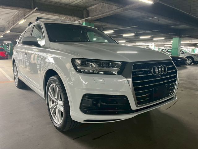 AUDI  Q7