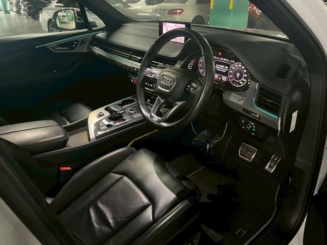 AUDI  Q7