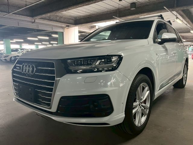 AUDI  Q7