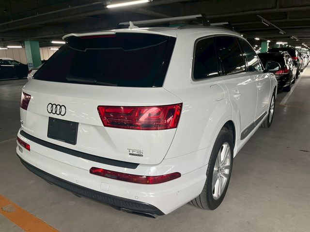 AUDI  Q7