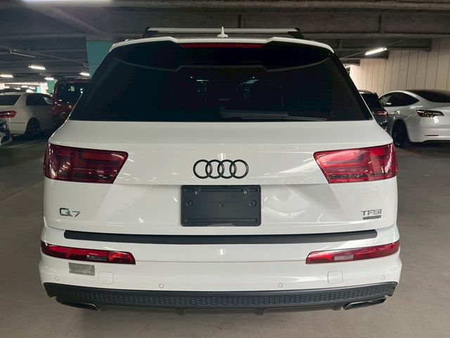 AUDI  Q7