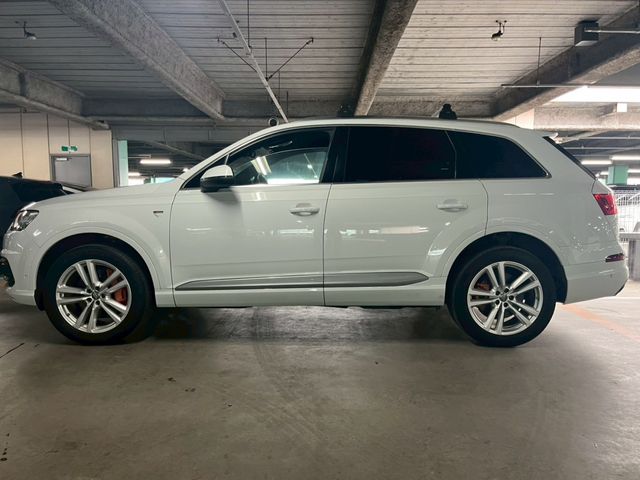 AUDI  Q7