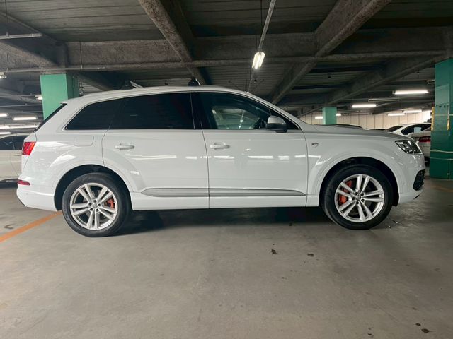 AUDI  Q7