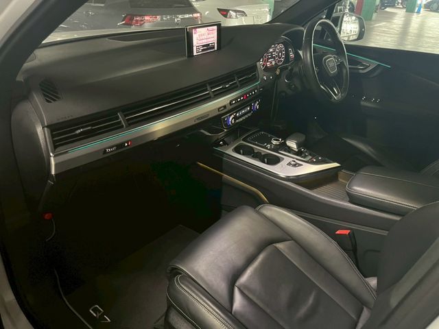 AUDI  Q7