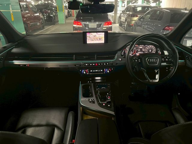 AUDI  Q7