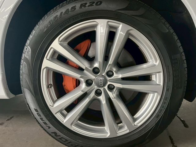 AUDI  Q7