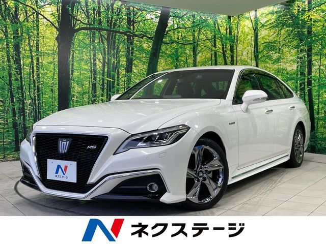 CROWN sedan hybrid