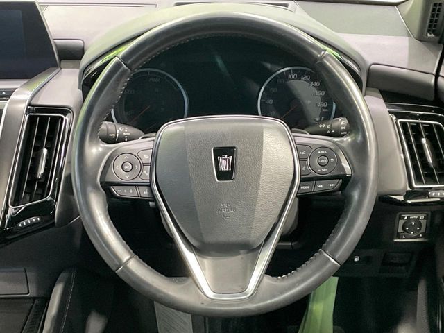 CROWN sedan hybrid