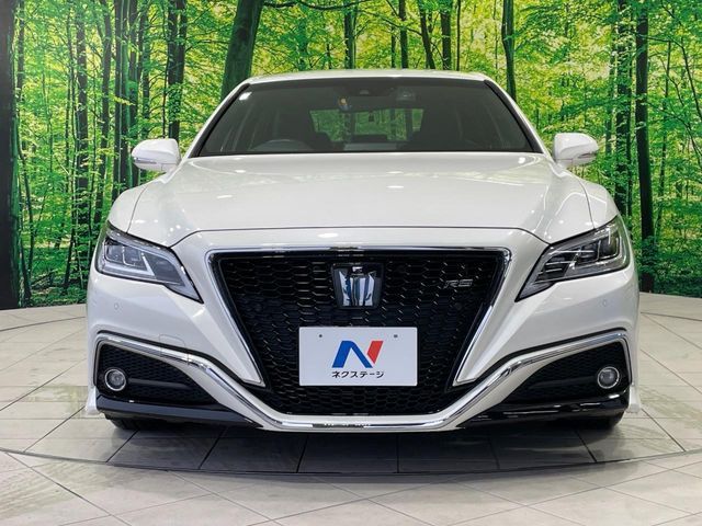 CROWN sedan hybrid