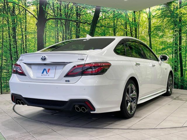 CROWN sedan hybrid