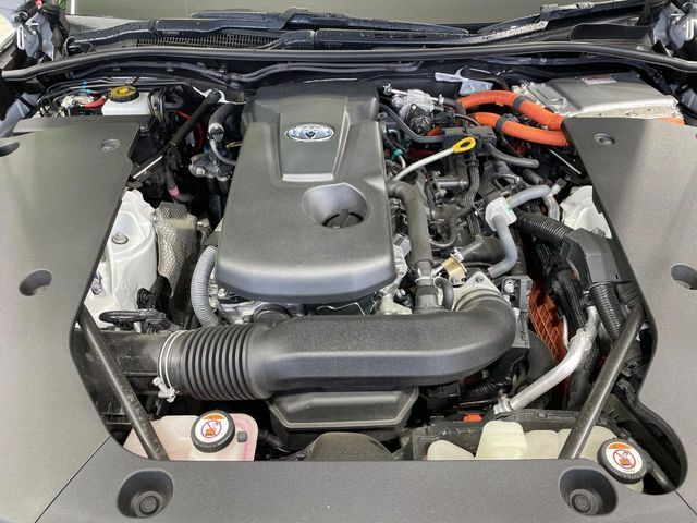 CROWN sedan hybrid