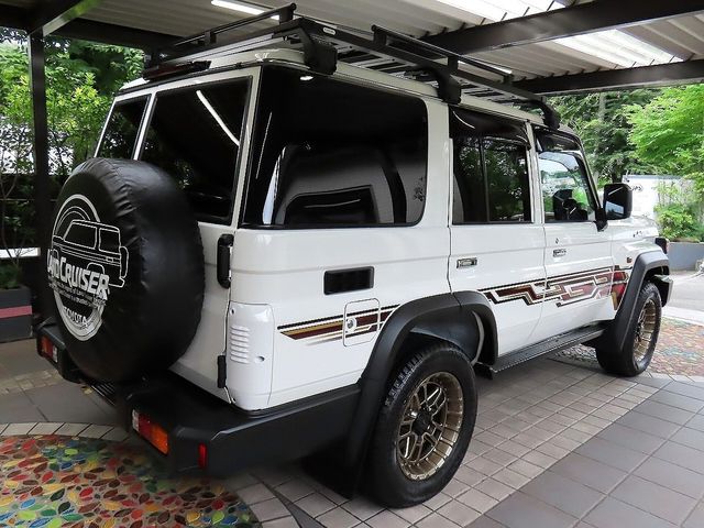 LANDCRUISER 70