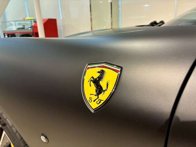 FERRARI Roma