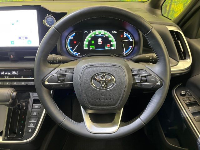 VOXY HYBRID