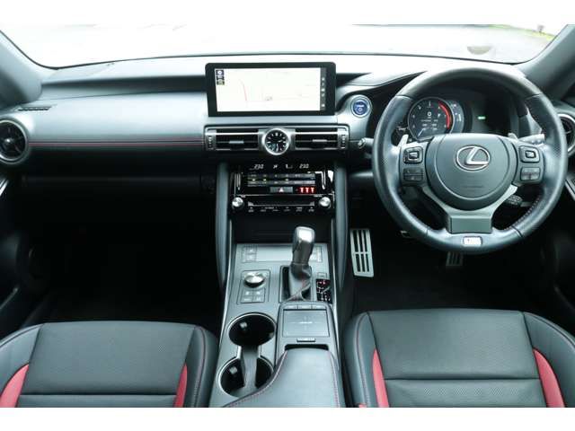 LEXUS IS300h