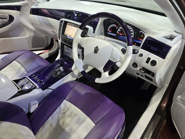 CROWN sedan