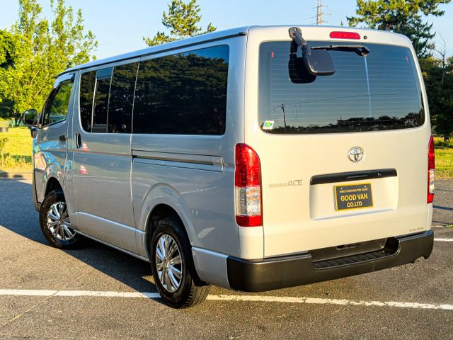 HIACE van 4WD