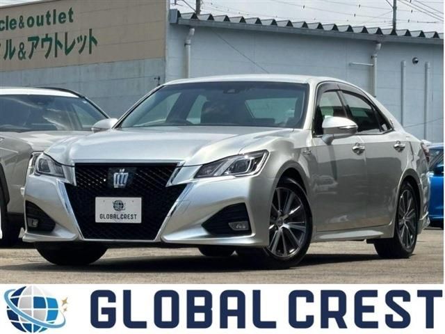 CROWN sedan hybrid